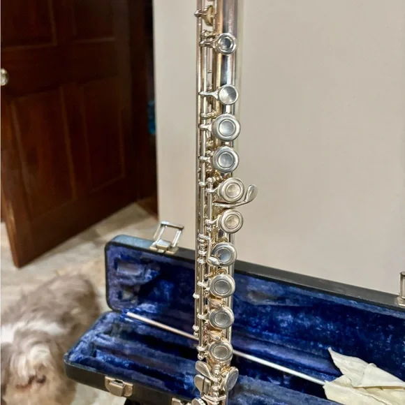 Armstrong Silver Flute with Black Case - Picture 4 of 12
